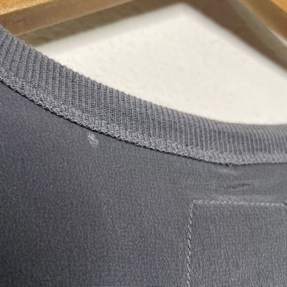 Chaser Women’s Gray 100% Silk Short Sleeve Top Size XS - Picture 7 of 9